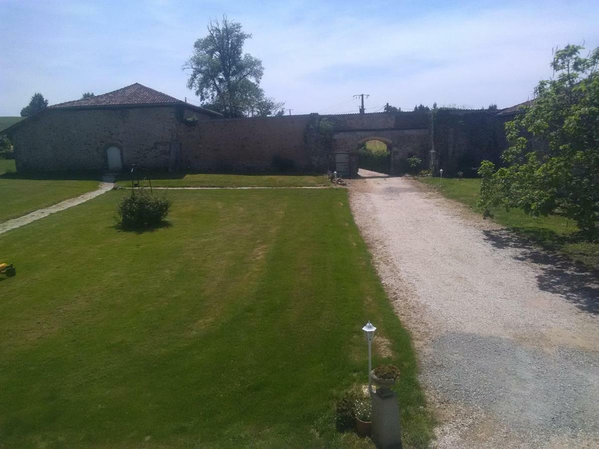 Bed and Breakfast Pierre Deluen Domaine De La Grange De Quaire Chassenon Zewnętrze zdjęcie