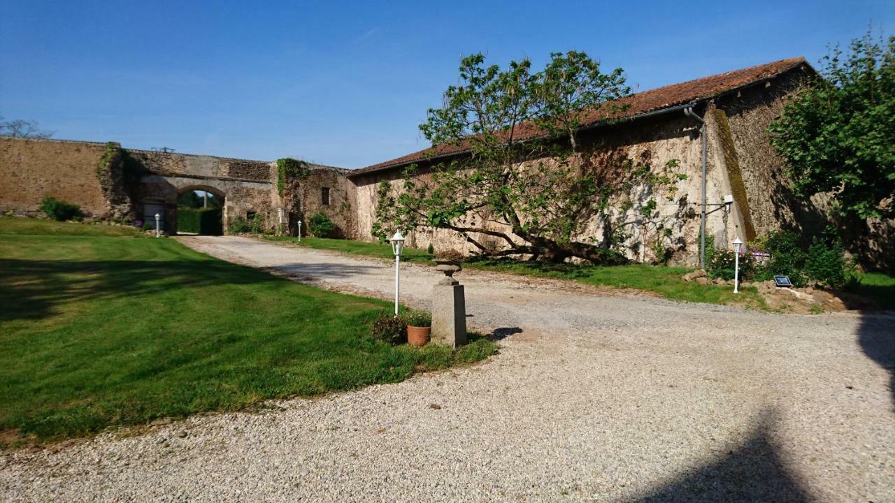 Bed and Breakfast Pierre Deluen Domaine De La Grange De Quaire Chassenon Zewnętrze zdjęcie