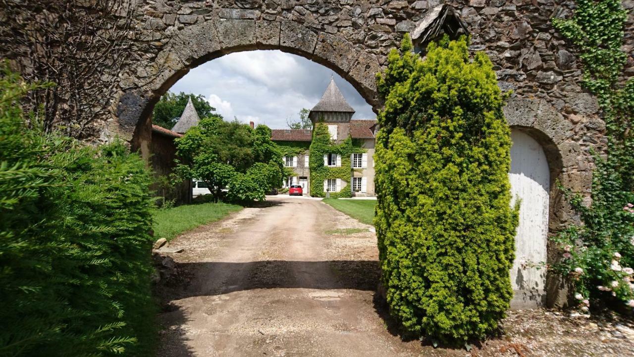 Bed and Breakfast Pierre Deluen Domaine De La Grange De Quaire Chassenon Zewnętrze zdjęcie